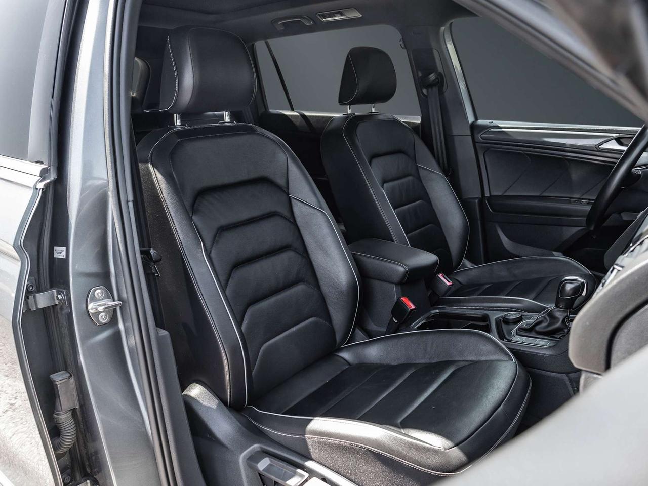 2021 Volkswagen Tiguan Highline 4MOTION   Panoramic Roof   Carplay   Leather   Clean Carfax Photo