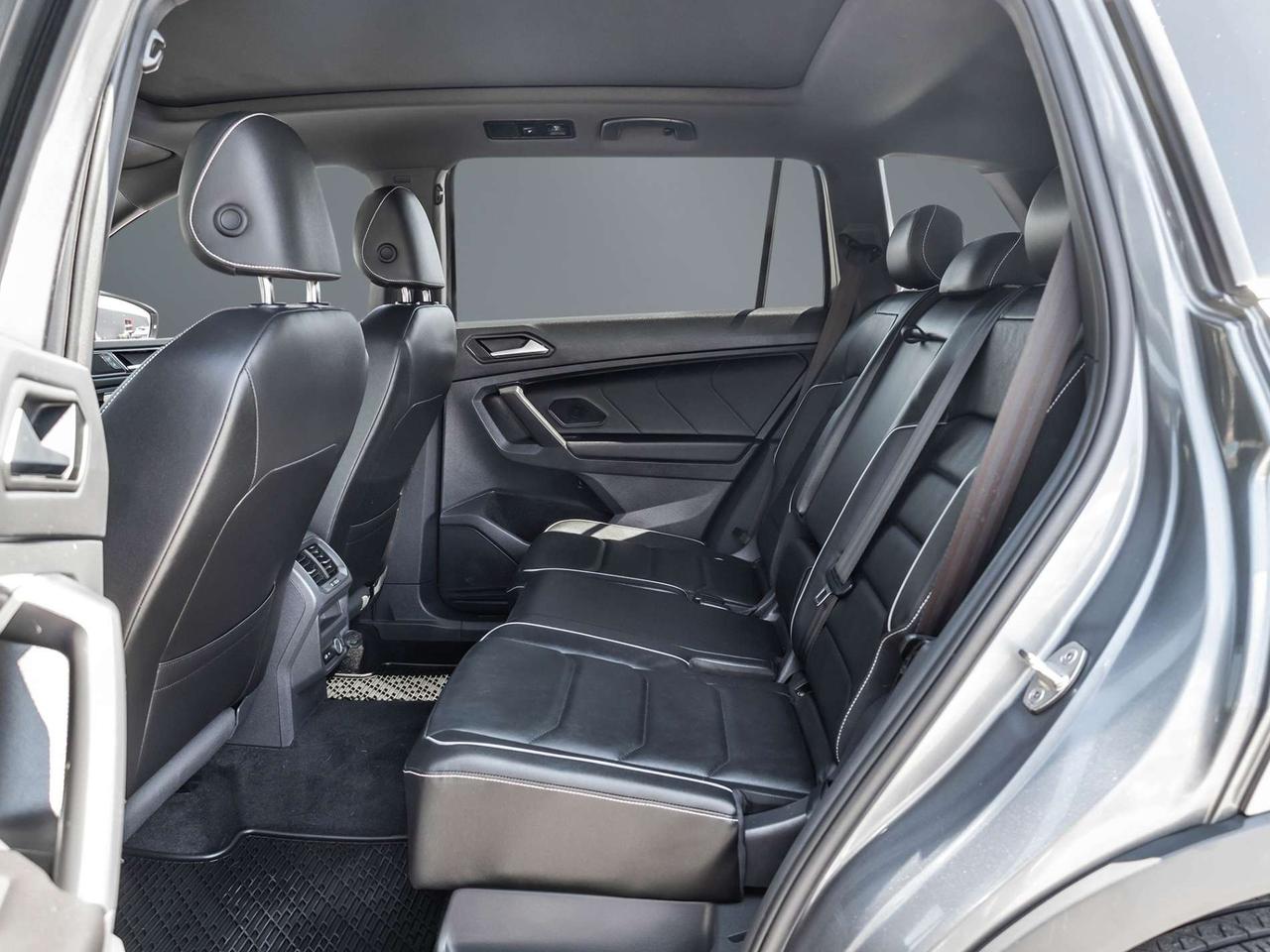 2021 Volkswagen Tiguan Highline 4MOTION   Panoramic Roof   Carplay   Leather   Clean Carfax Photo