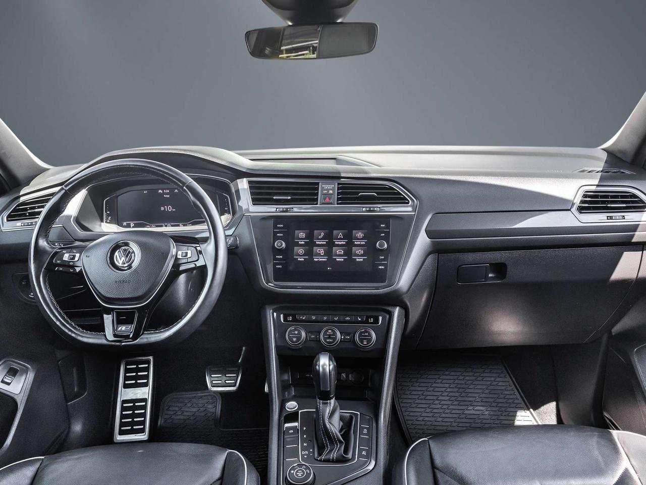 2021 Volkswagen Tiguan Highline 4MOTION   Panoramic Roof   Carplay   Leather   Clean Carfax Photo
