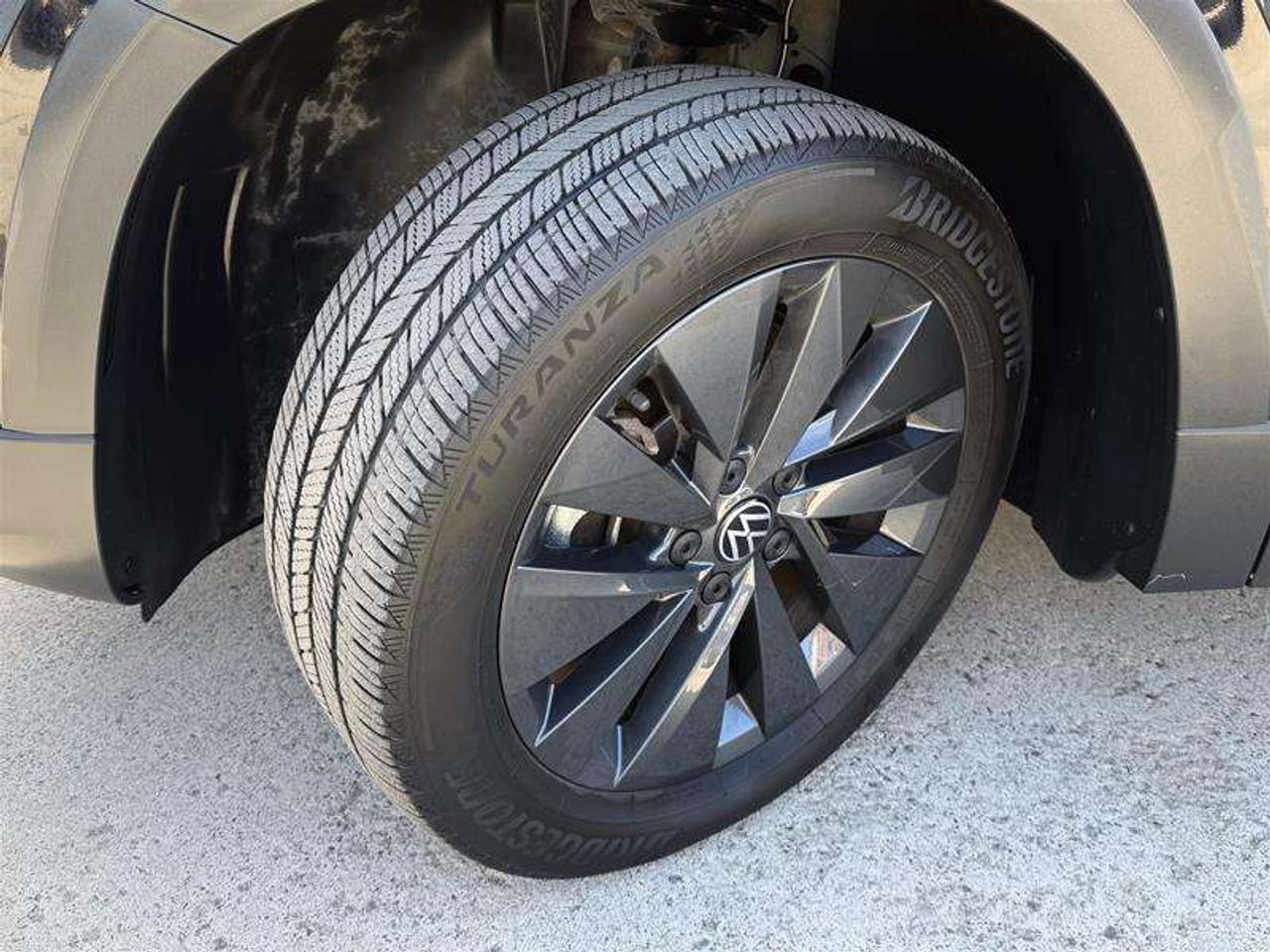 2023 Volkswagen Taos Trendline 1.5T 8sp at w/ Tip Photo