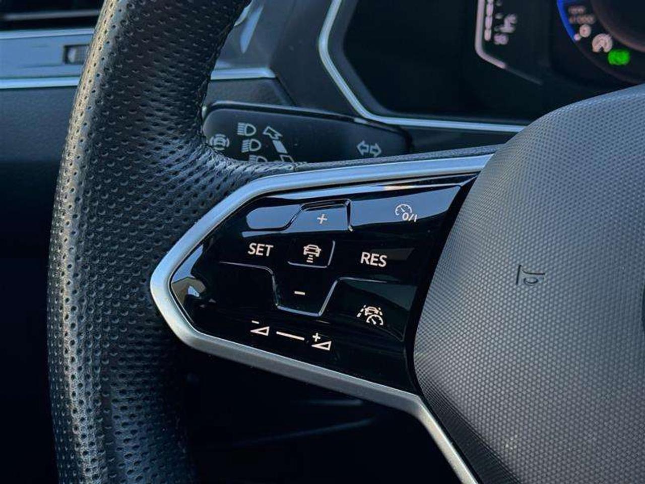 2022 Volkswagen Tiguan Highline 2.0T 8sp at w/Tip 4M Photo