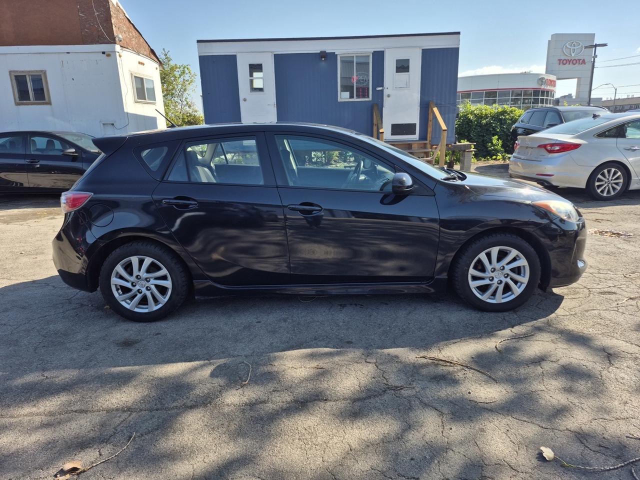 2012 Mazda MAZDA3 i Touring Photo3