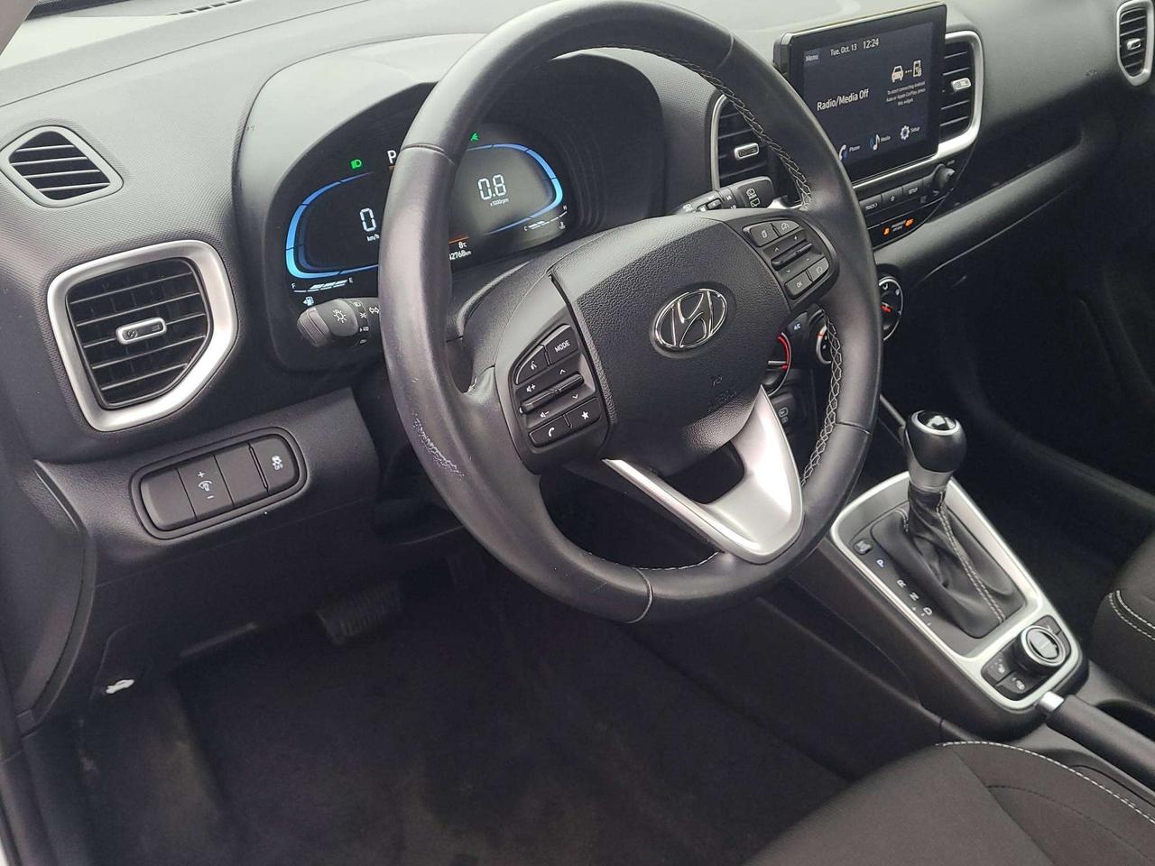 2025 Hyundai Venue PREFERRED, HTD. SEATS, A/C, APPLE/ANDROID, 45K! Photo