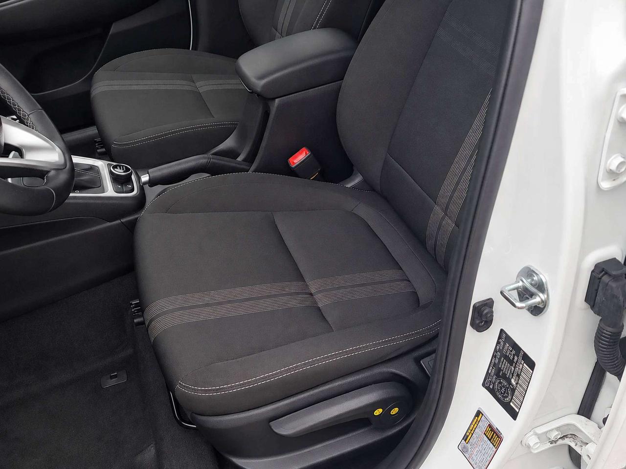 2025 Hyundai Venue PREFERRED, HTD. SEATS, A/C, APPLE/ANDROID, 42K! Photo