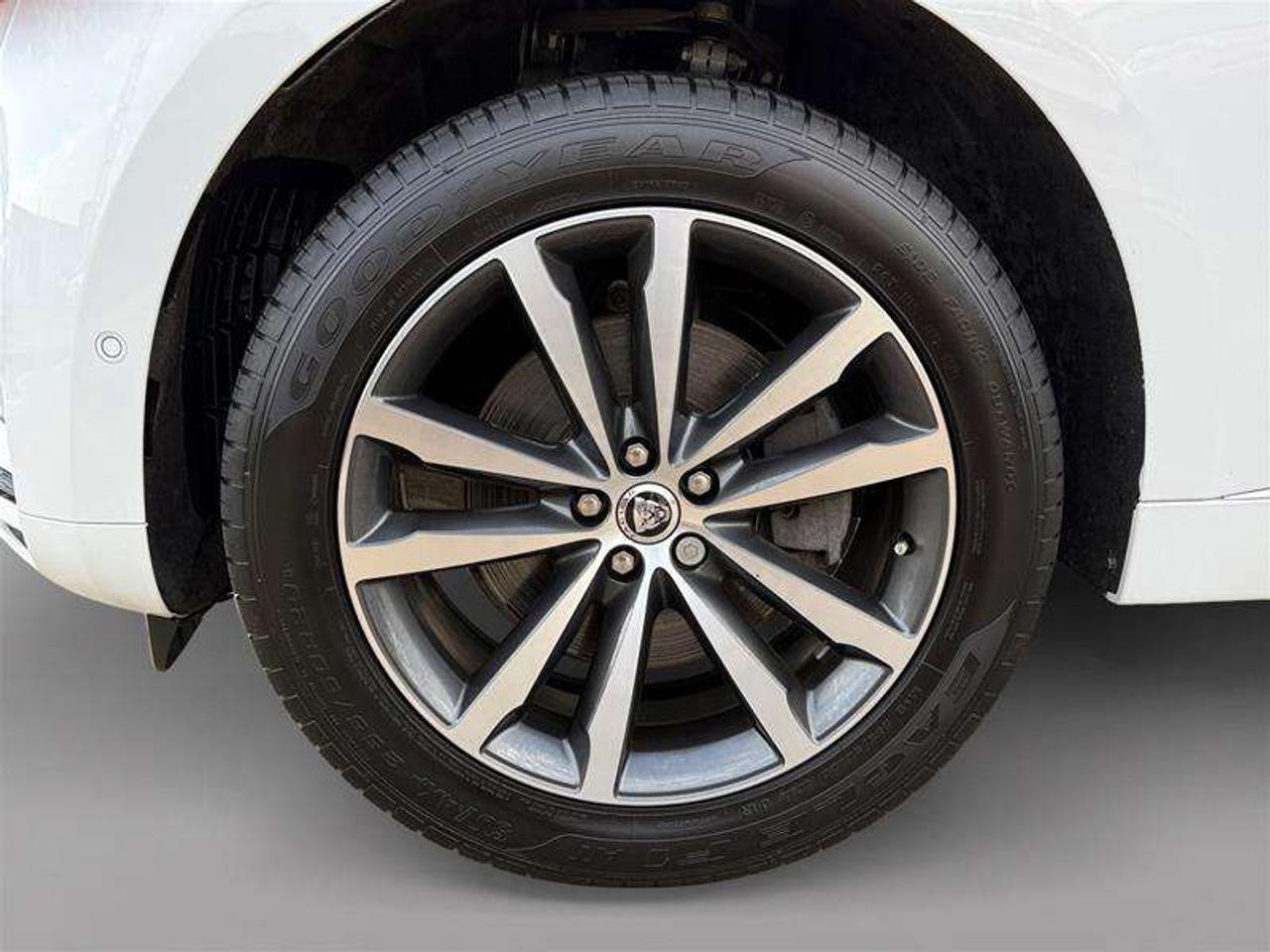 2024 Jaguar F-PACE P250 R-Dynamic S Photo