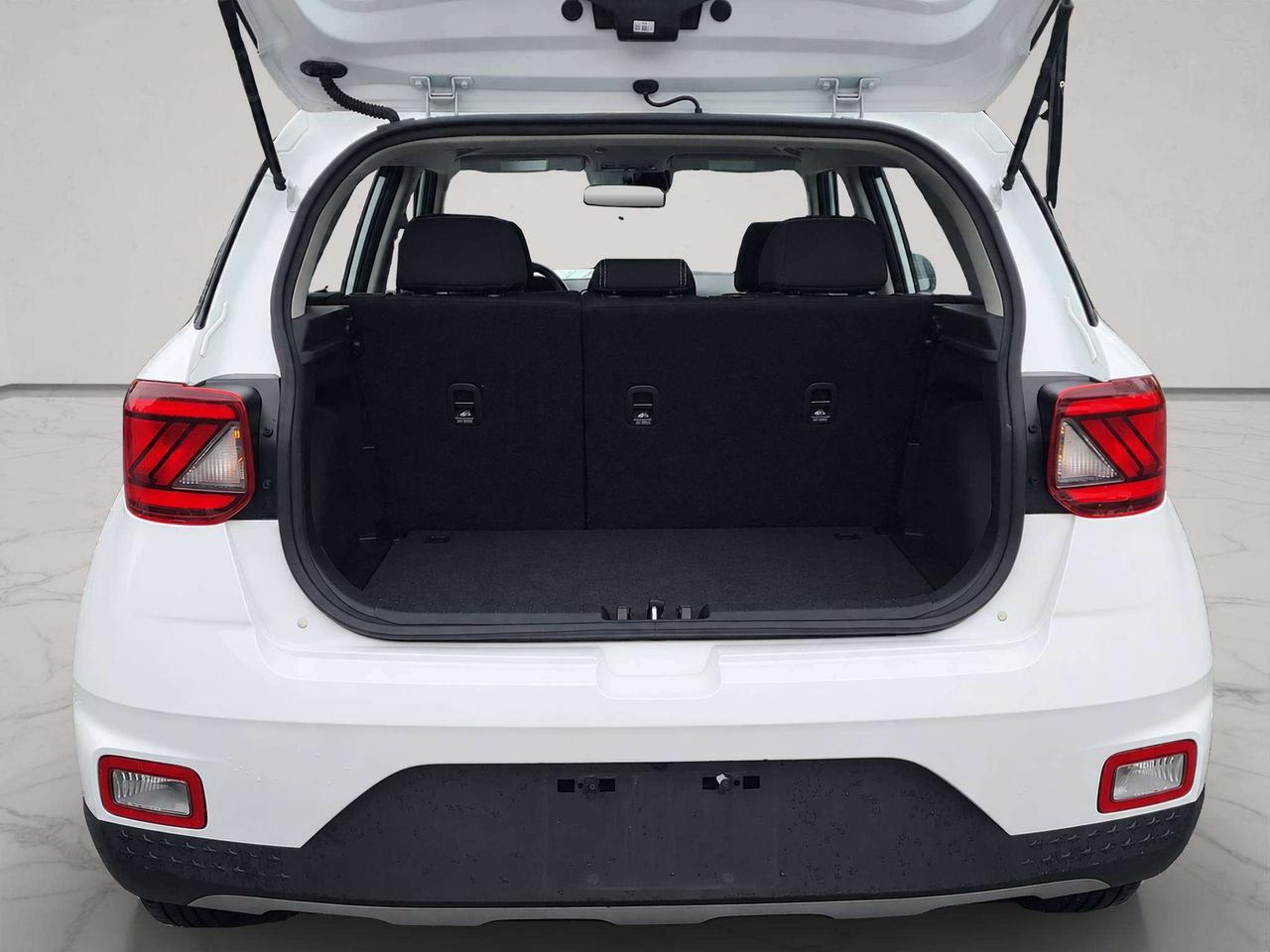 2025 Hyundai Venue PREFERRED, HTD. SEATS, A/C, APPLE/ANDROID, 41K! Photo