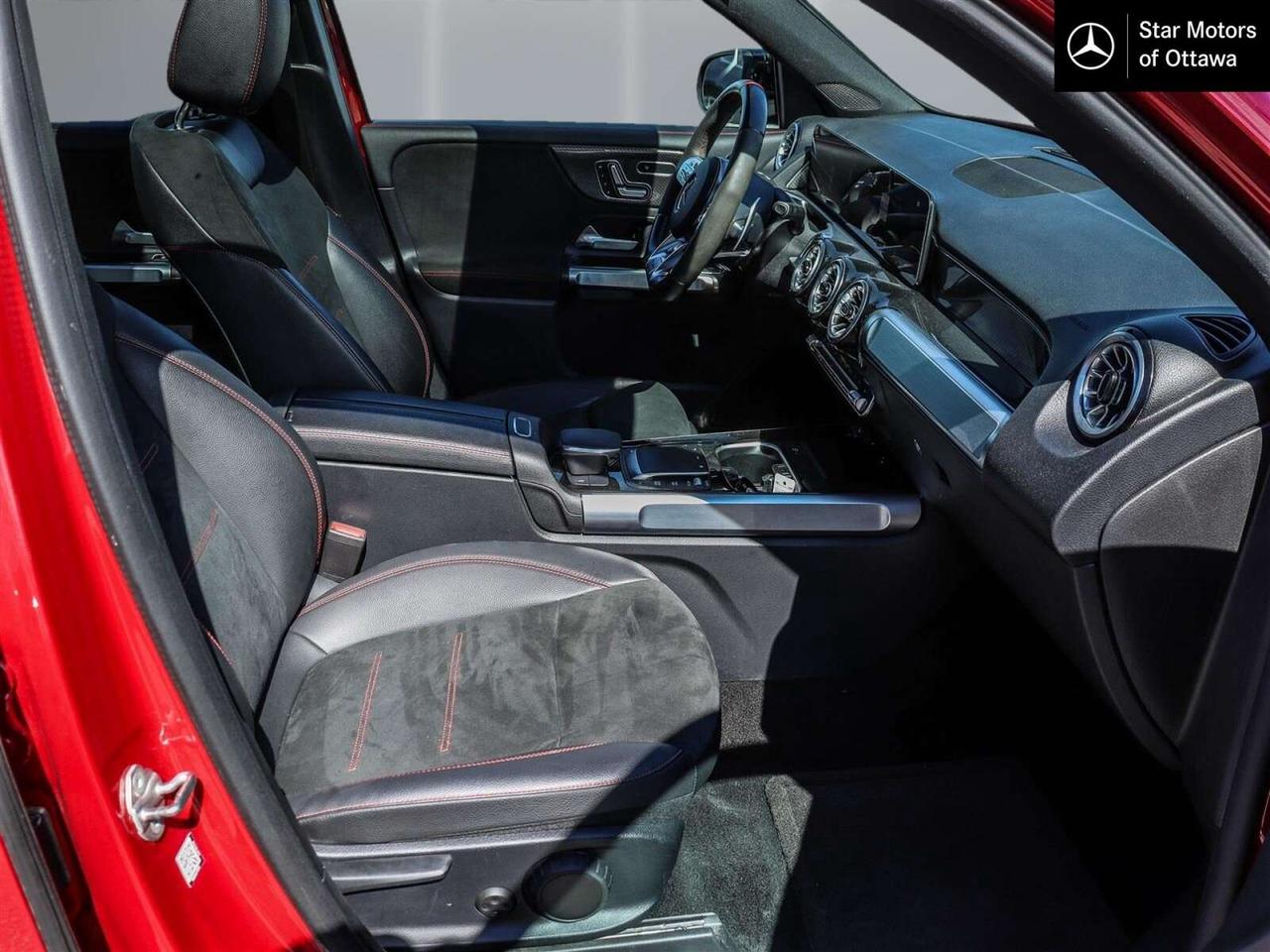 2022 Mercedes-Benz GLB 4MATIC Photo