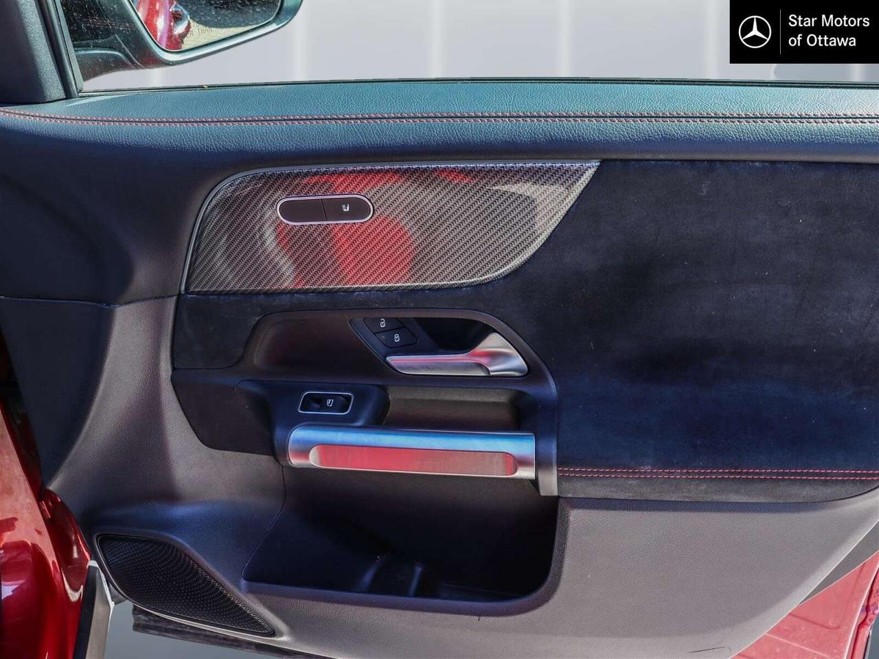 2022 Mercedes-Benz GLB 4MATIC Photo