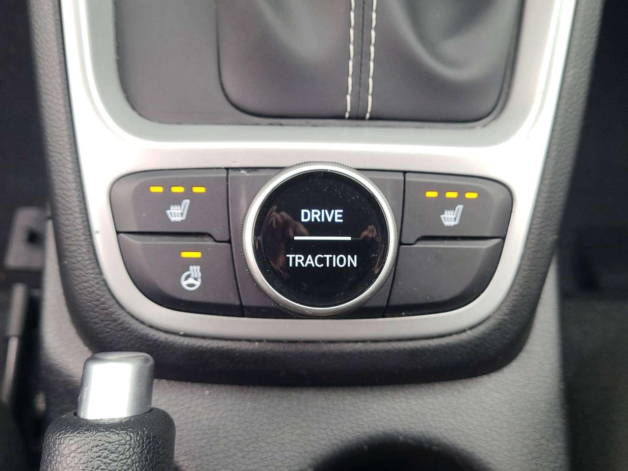 2025 Hyundai Venue PREFERRED, HTD. SEATS, A/C, APPLE/ANDROID, 41K! Photo