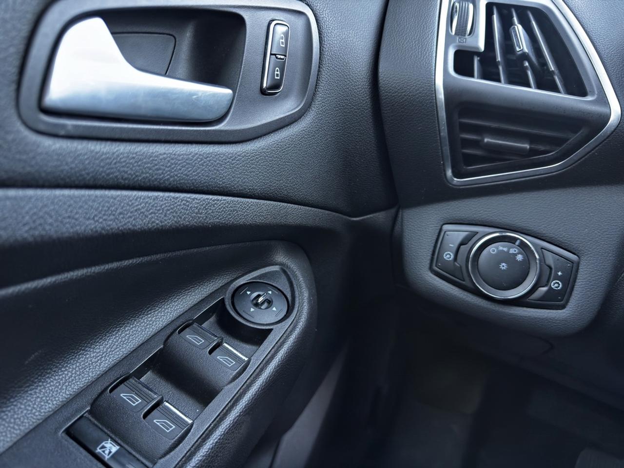 2013 Ford C-MAX SE Photo