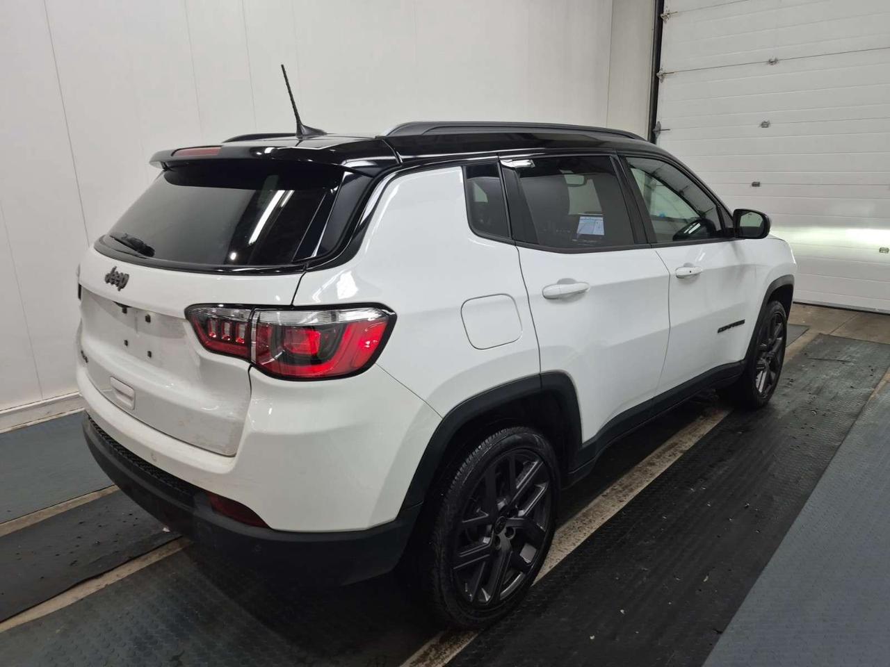 2026 Jeep Compass Limited   LIMITED ALTITUDE   SUNROOF   HEATED SEATING   NAVIGATION   ALPINE AUDIO Photo