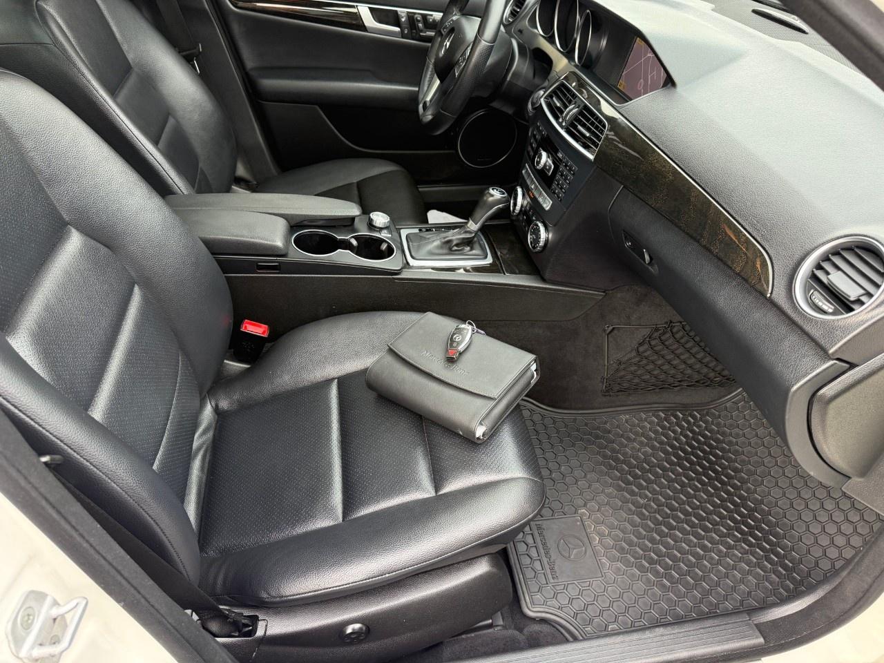 2012 Mercedes-Benz C-Class C 350 4MATIC Sedan Photo