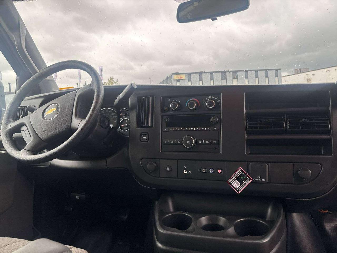 2025 Chevrolet Express 2500 135" 2500 RWD Photo