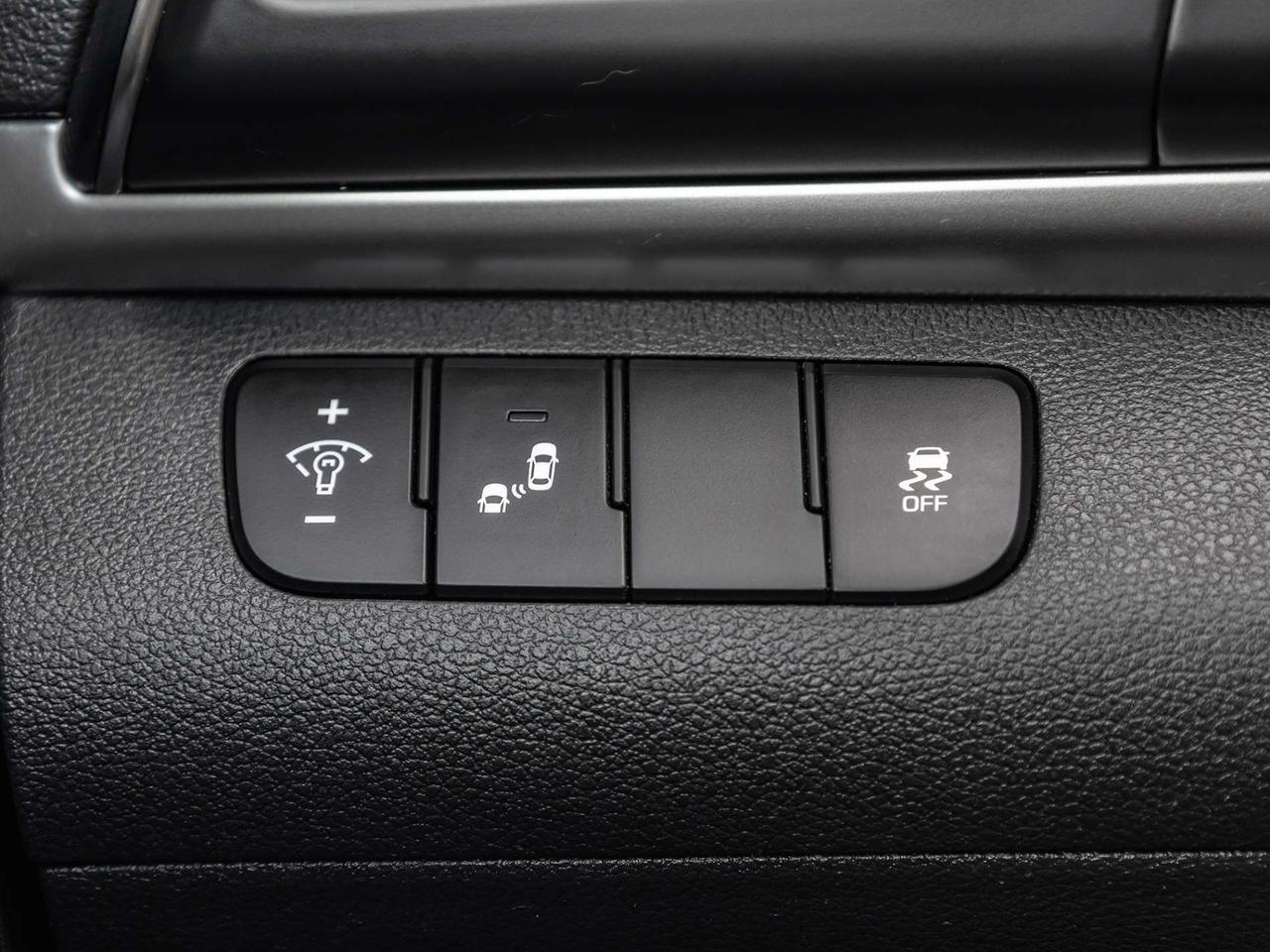 2020 Hyundai Elantra Preferred IVT   Heated Seats   Heated Steering Wheel   Blind Spot   Apple CarPlay Photo