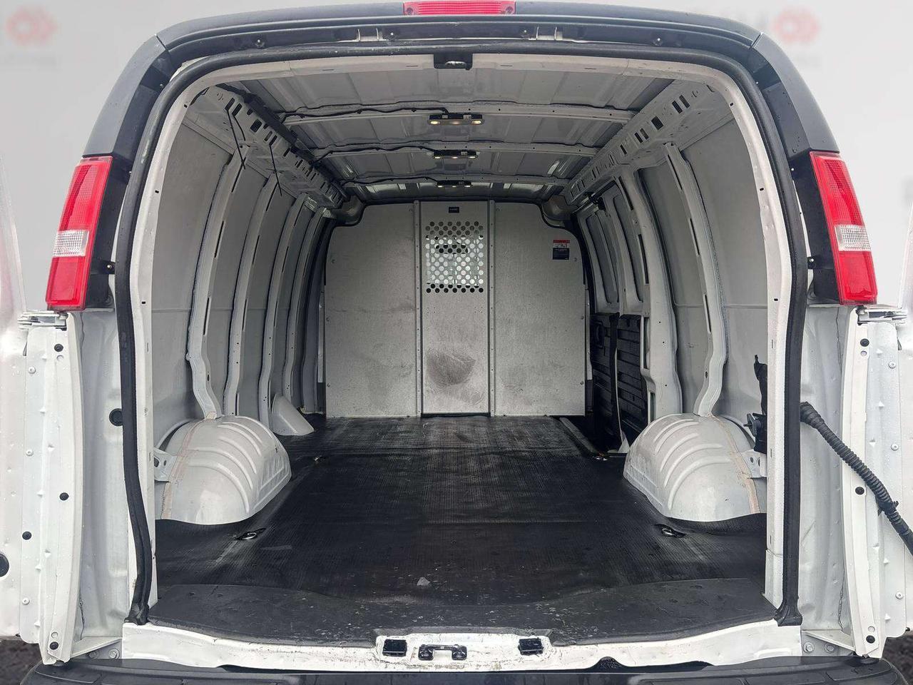 2025 Chevrolet Express 2500 135" 2500 RWD Photo