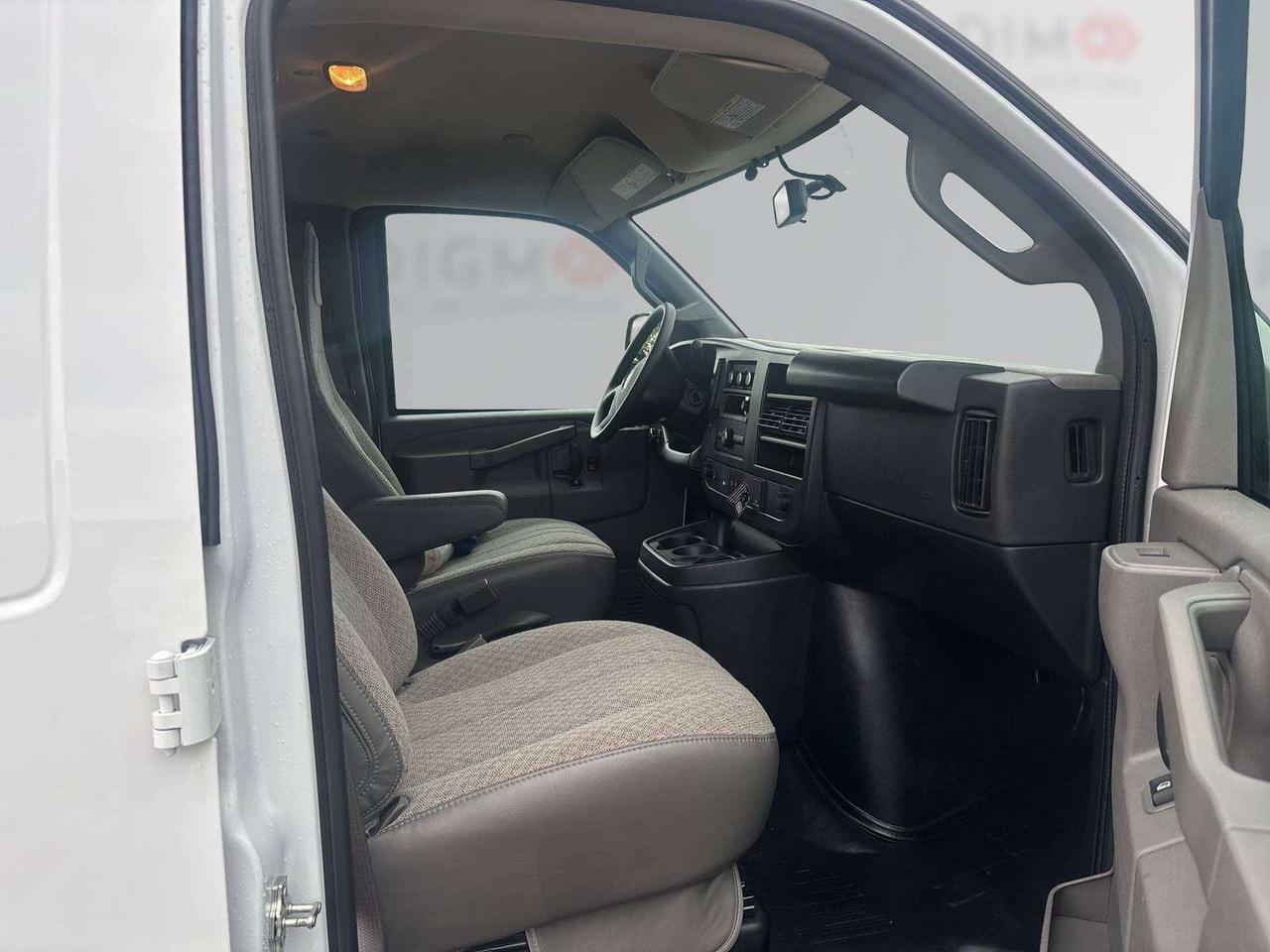 2025 Chevrolet Express 2500 135" 2500 RWD Photo