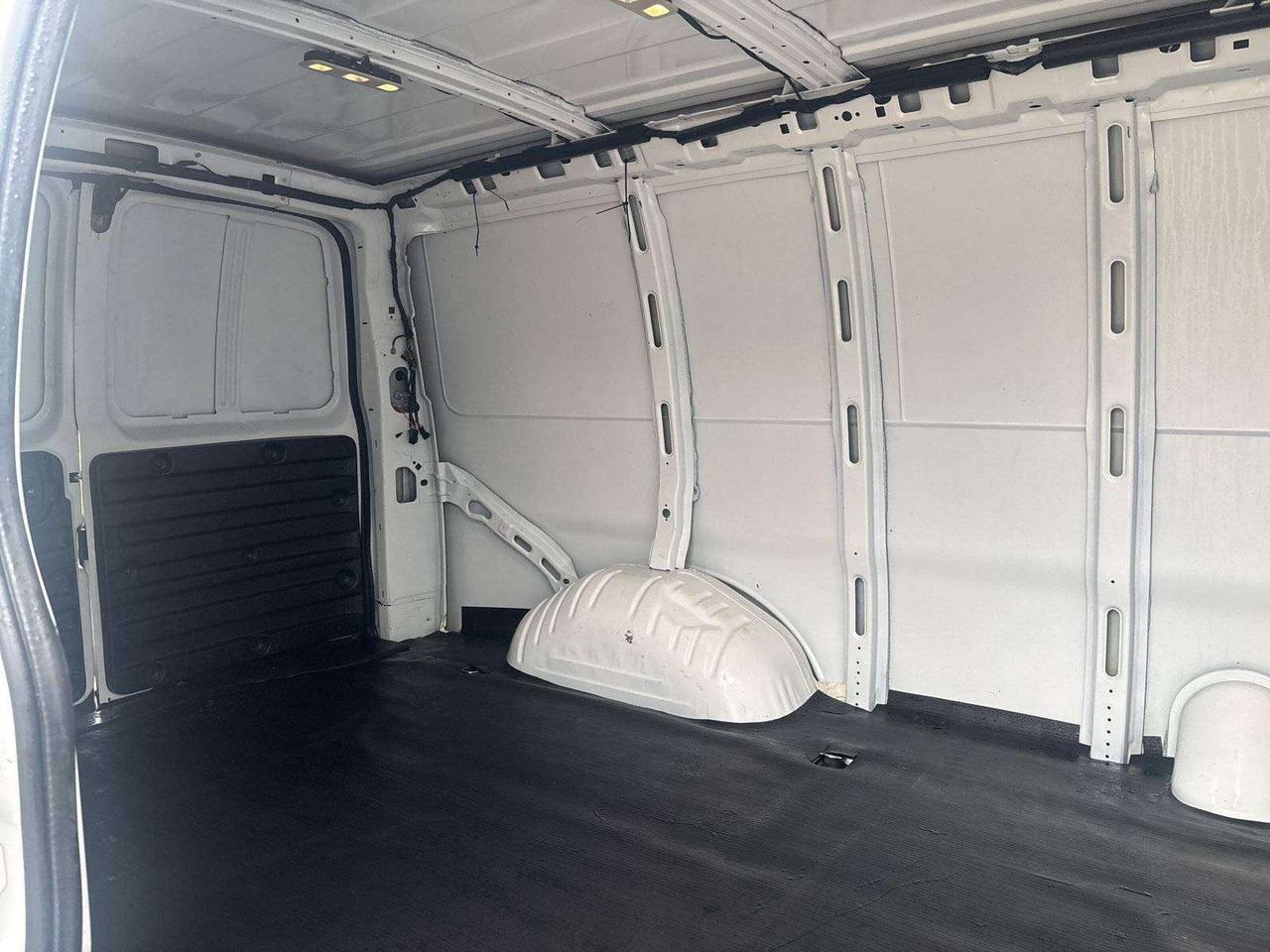 2025 Chevrolet Express 2500 135" 2500 RWD Photo