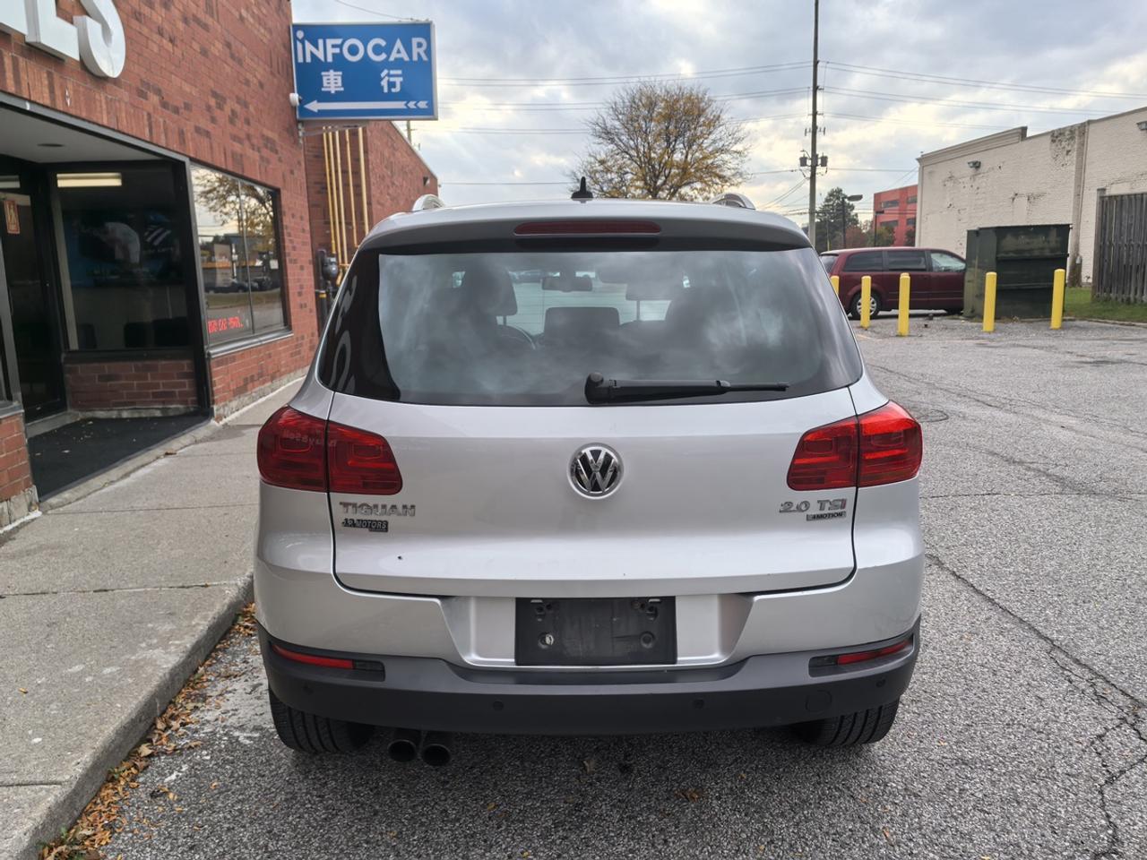2012 Volkswagen Tiguan SE Photo