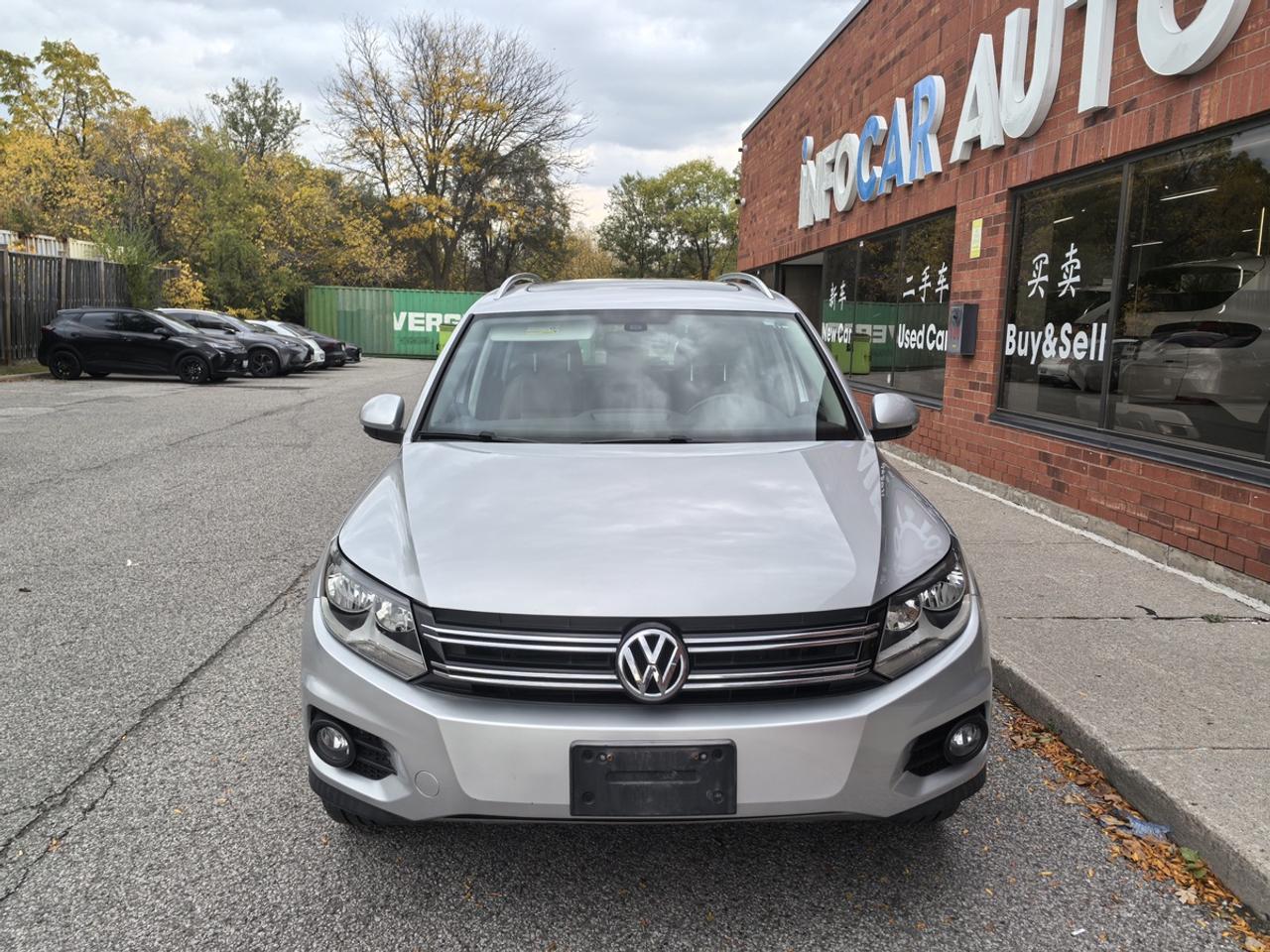 2012 Volkswagen Tiguan SE Photo1