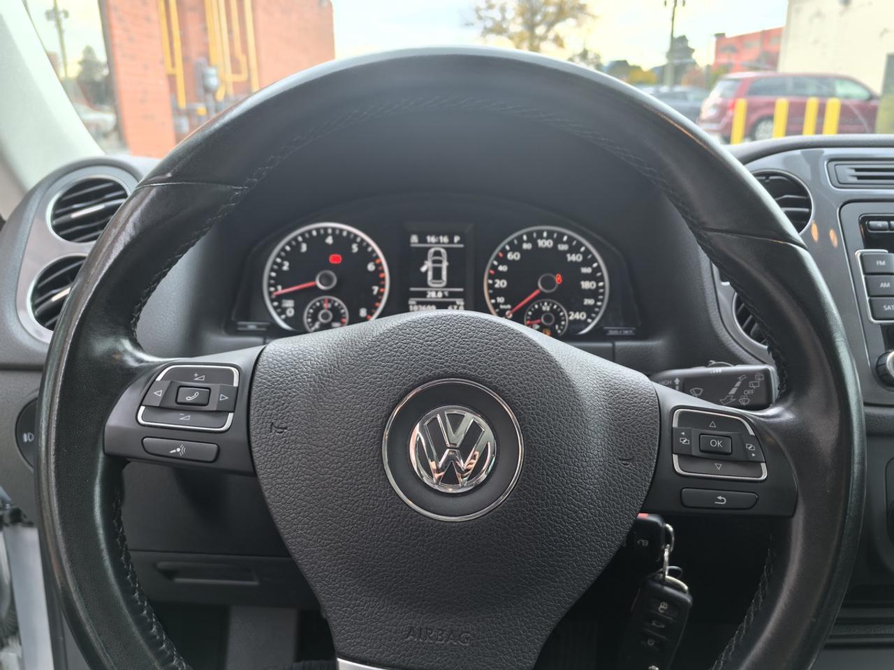 2012 Volkswagen Tiguan SE Photo