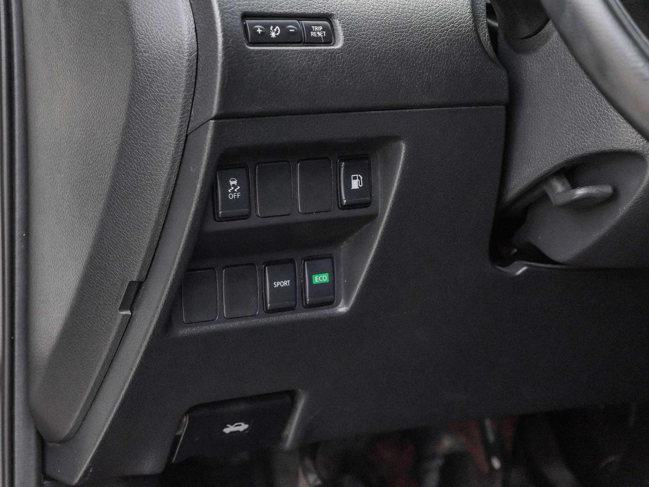 2019 Nissan Rogue FWD S   Carplay   Heated Seats   Backup Camera   Clean Carfax Photo