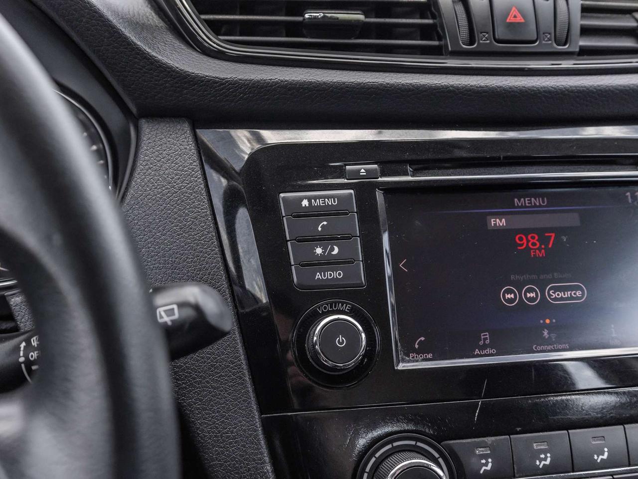 2019 Nissan Rogue FWD S   Carplay   Heated Seats   Backup Camera   Clean Carfax Photo