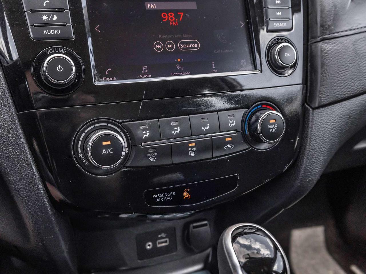 2019 Nissan Rogue FWD S   Carplay   Heated Seats   Backup Camera   Clean Carfax Photo