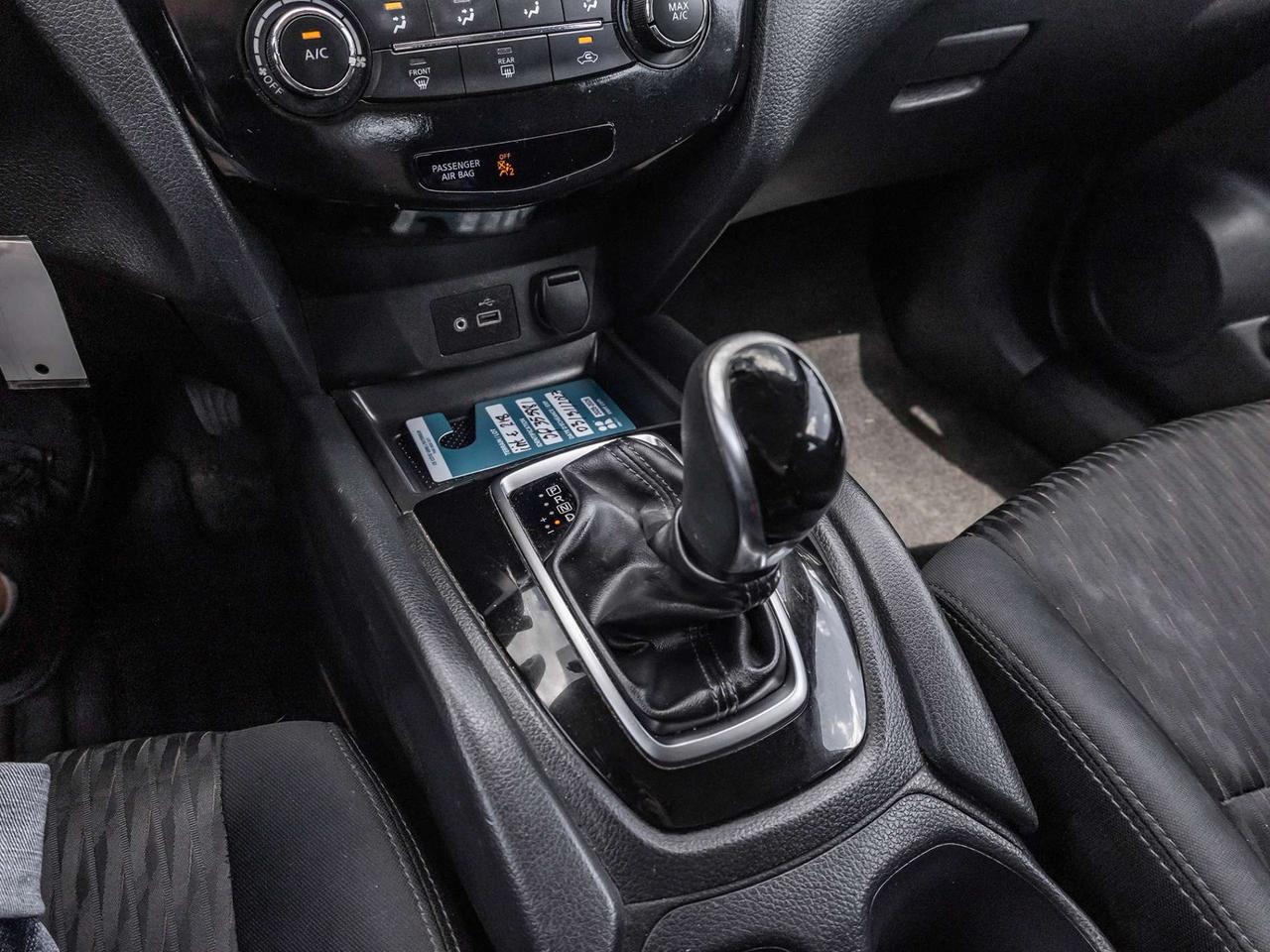 2019 Nissan Rogue FWD S   Carplay   Heated Seats   Backup Camera   Clean Carfax Photo