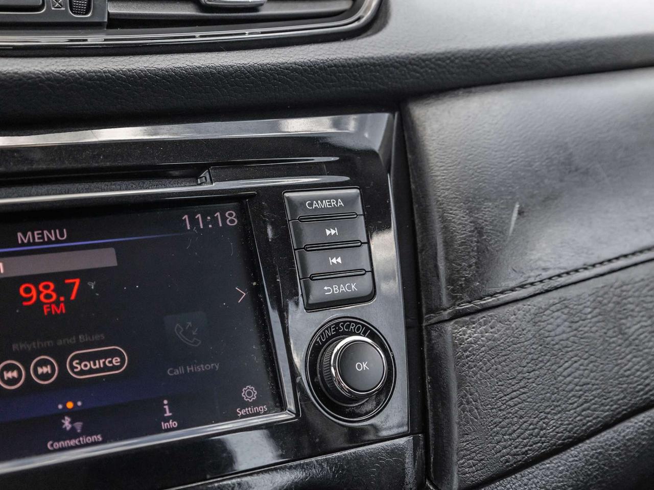 2019 Nissan Rogue FWD S   Carplay   Heated Seats   Backup Camera   Clean Carfax Photo