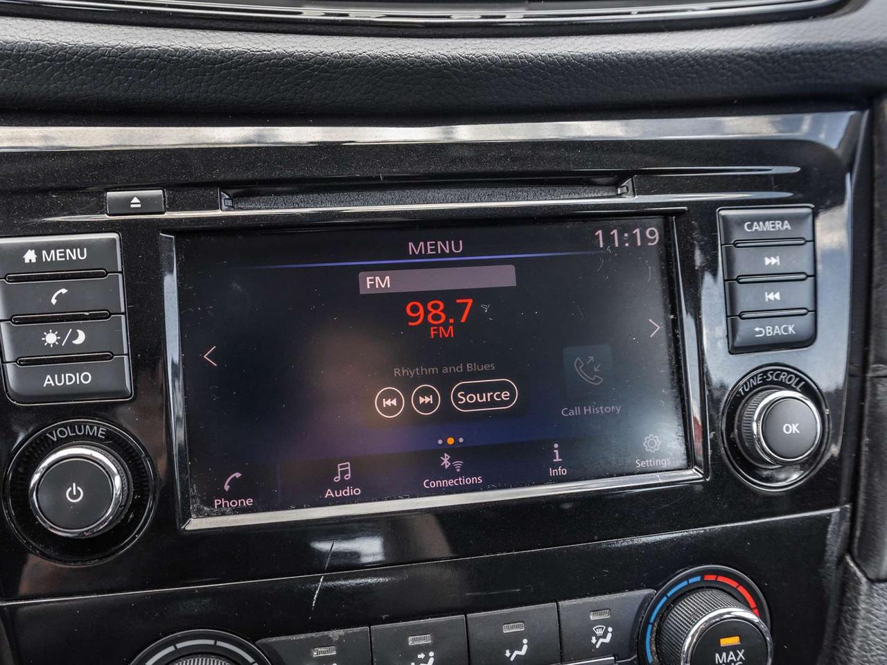 2019 Nissan Rogue FWD S   Carplay   Heated Seats   Backup Camera   Clean Carfax Photo