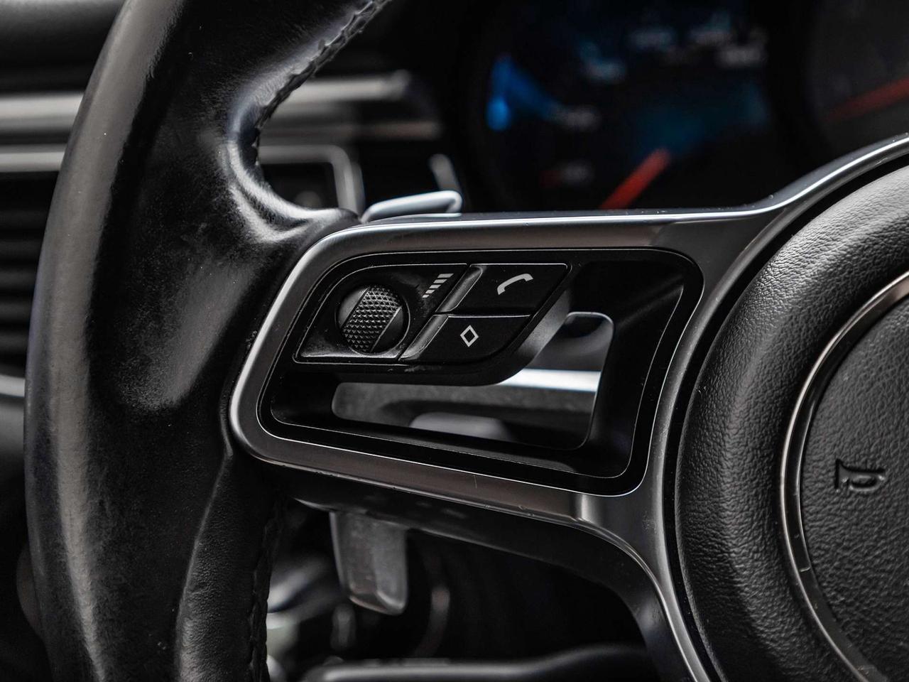 2015 Porsche Macan AWD S   Carplay   Panoramic Roof   Navigation   Heated Seats Photo