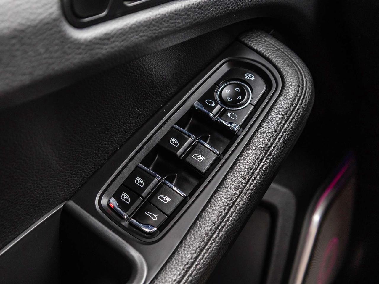 2015 Porsche Macan AWD S   Carplay   Panoramic Roof   Navigation   Heated Seats Photo