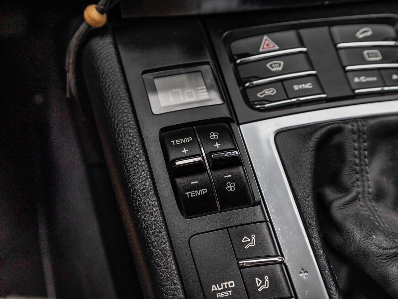 2015 Porsche Macan AWD S   Carplay   Panoramic Roof   Navigation   Heated Seats Photo