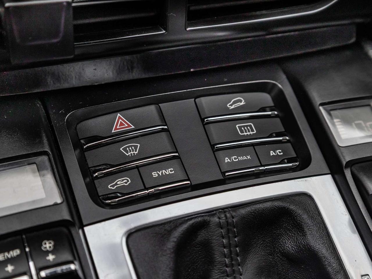2015 Porsche Macan AWD S   Carplay   Panoramic Roof   Navigation   Heated Seats Photo