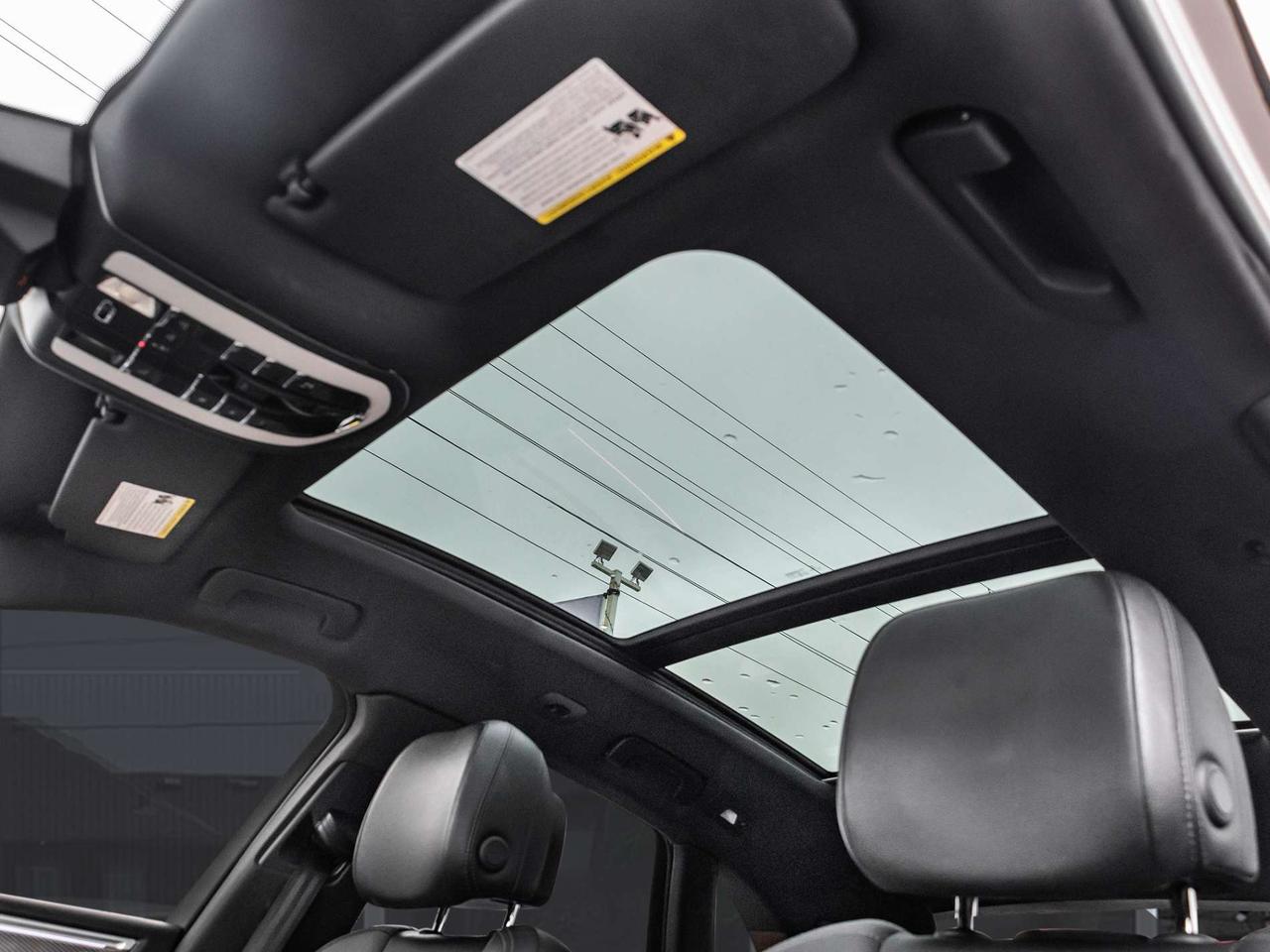 2015 Porsche Macan AWD S   Carplay   Panoramic Roof   Navigation   Heated Seats Photo