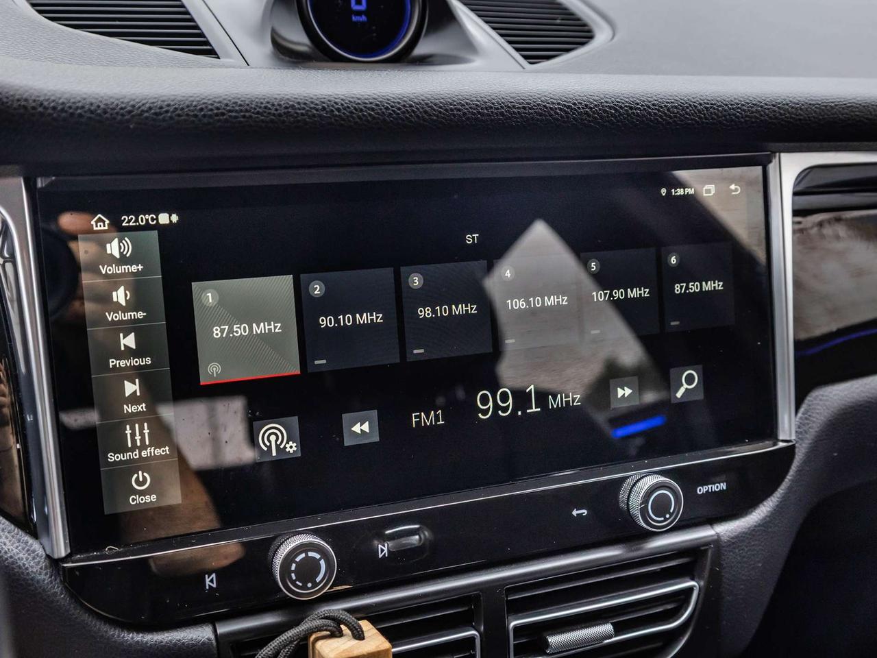 2015 Porsche Macan AWD S   Carplay   Panoramic Roof   Navigation   Heated Seats Photo