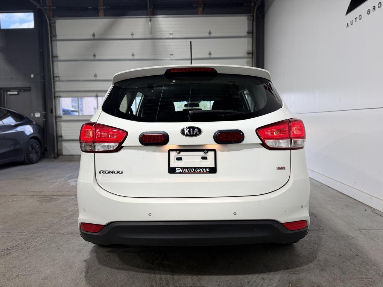 2016 Kia Rondo LX Photo