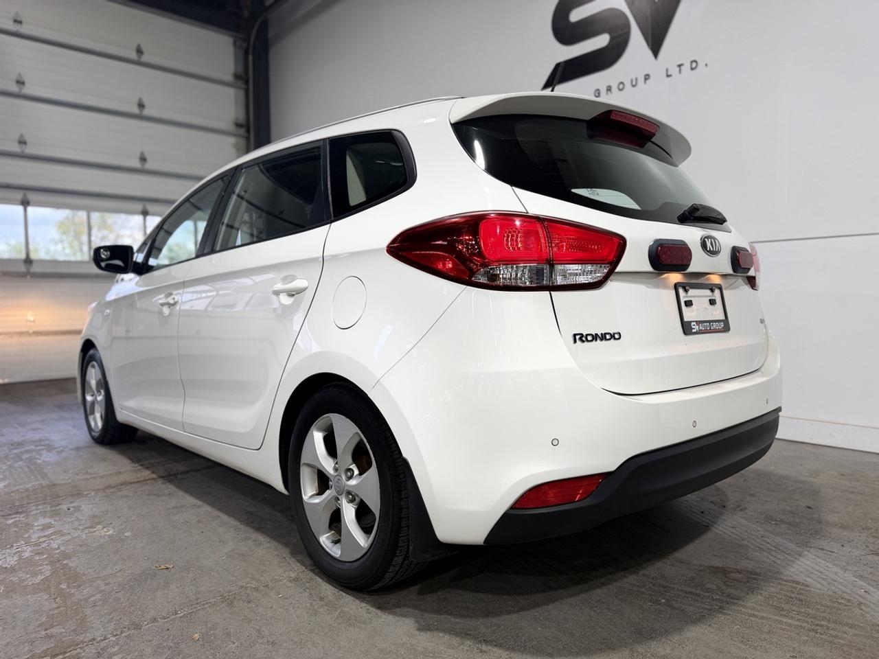2016 Kia Rondo LX Photo
