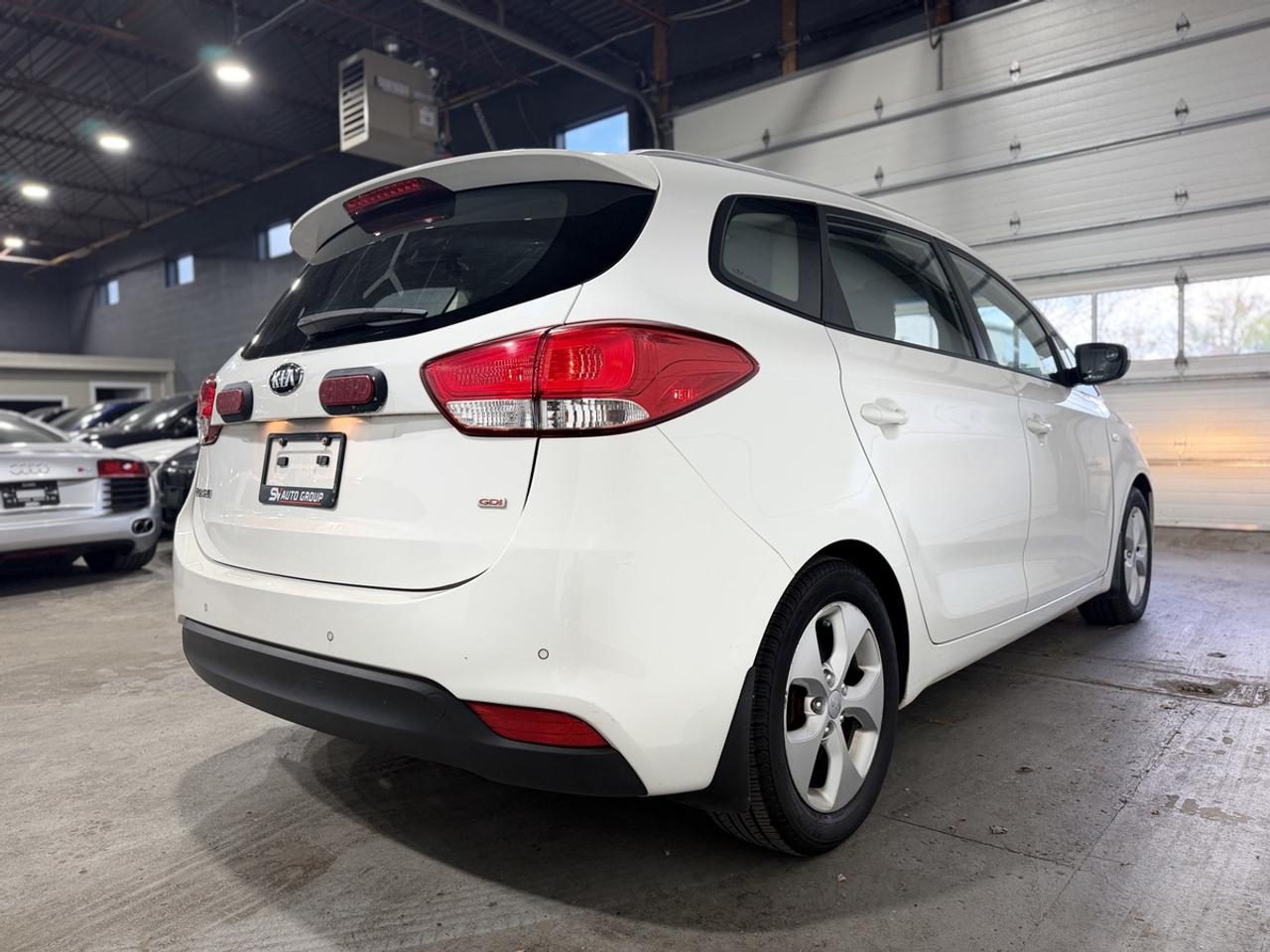 2016 Kia Rondo LX Photo