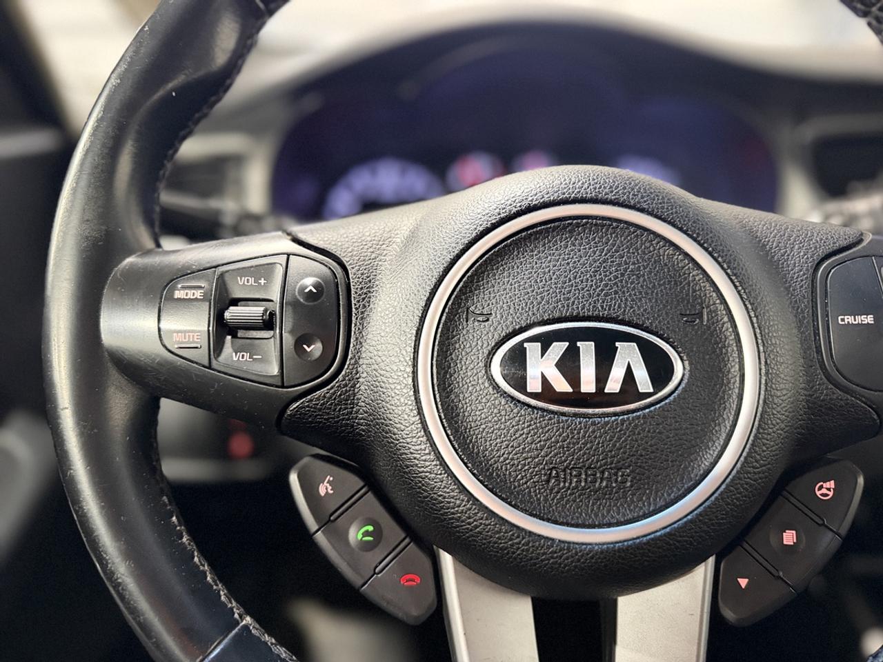 2016 Kia Rondo LX Photo