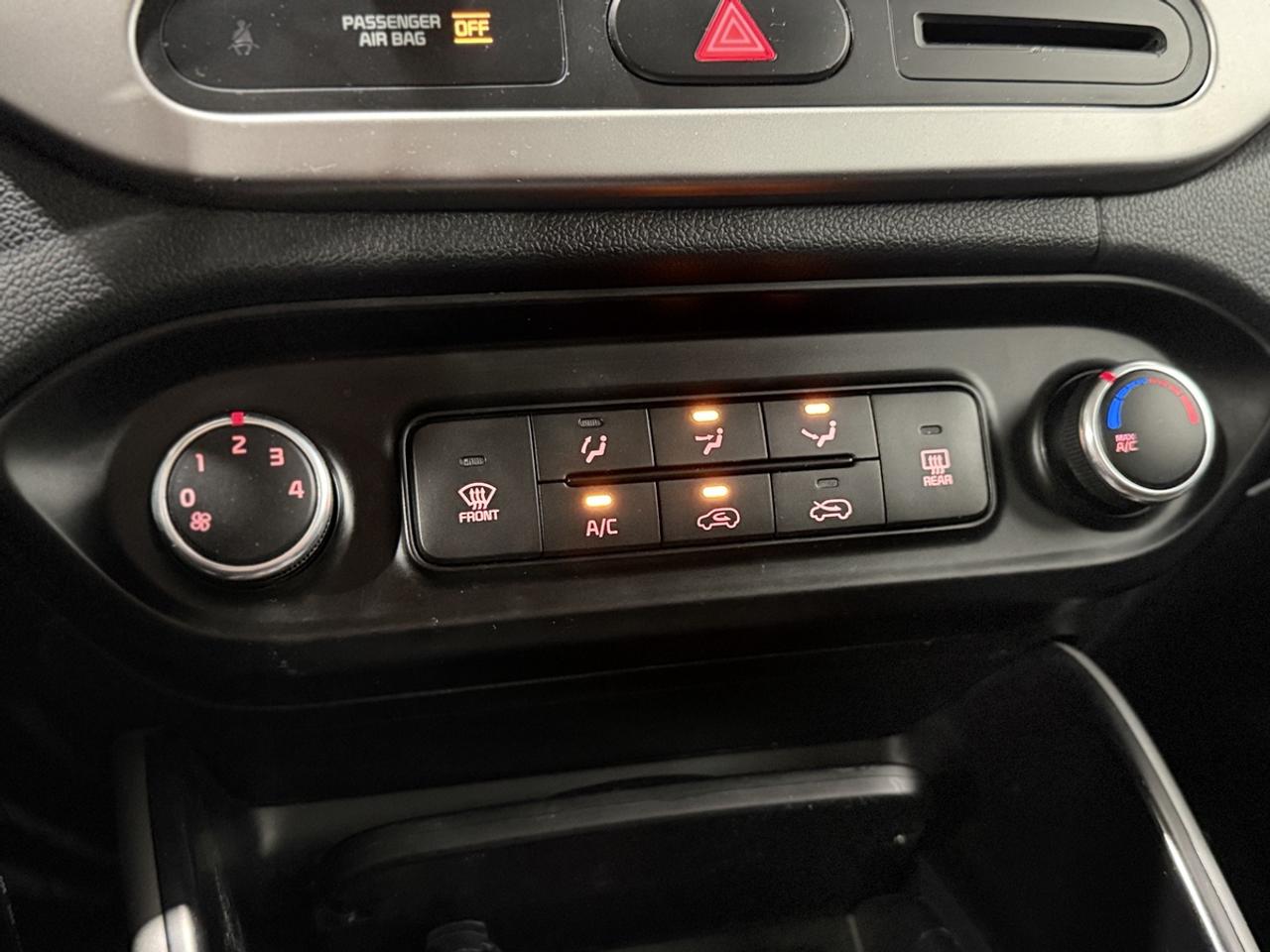 2016 Kia Rondo LX Photo