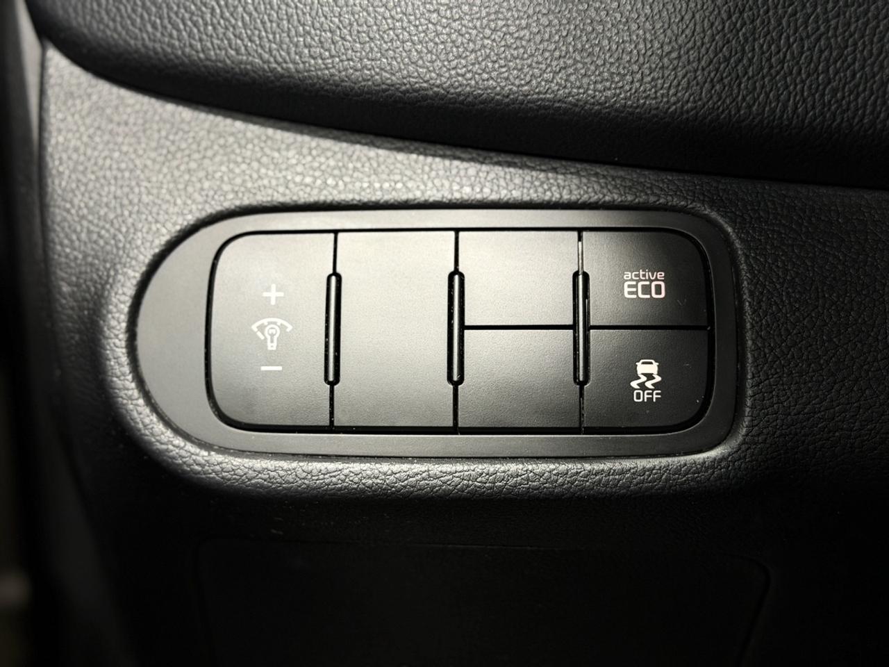 2016 Kia Rondo LX Photo