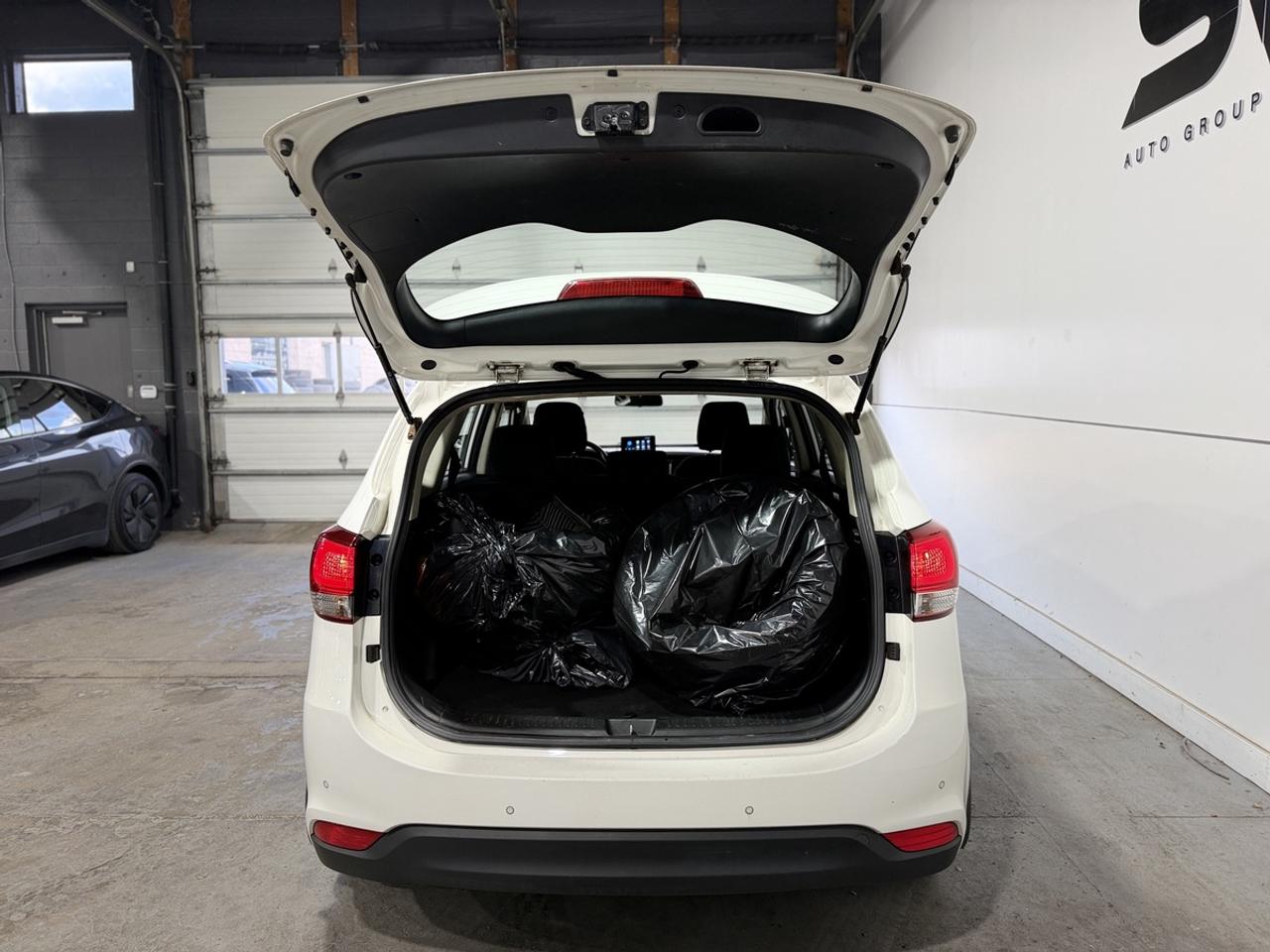 2016 Kia Rondo LX Photo