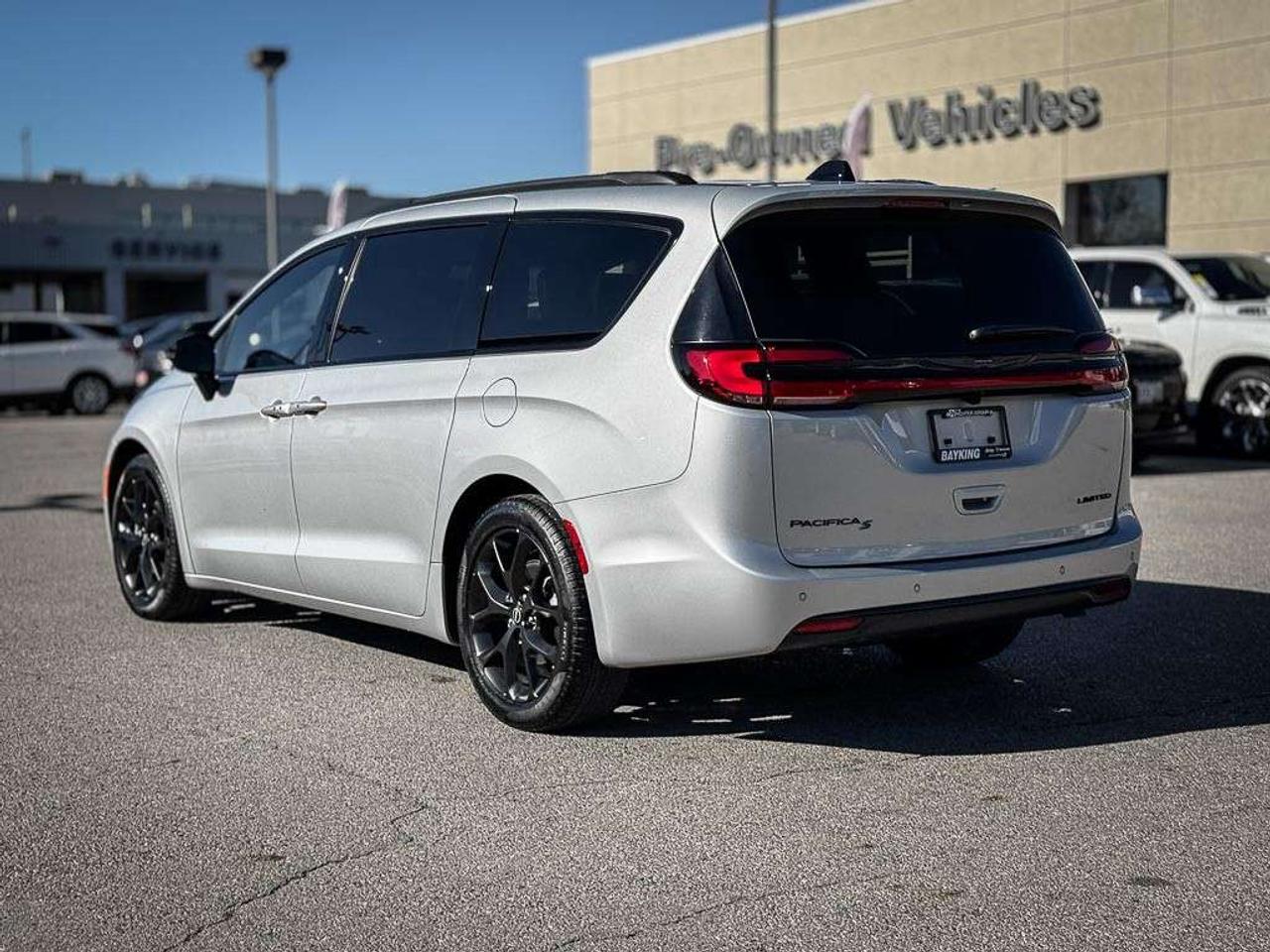 2026 Chrysler Pacifica Limited   S APPEARANCE   SUNROOF   HEATED/VENTILATED LEATHER   360° CAMERA   NAVIGATION Photo