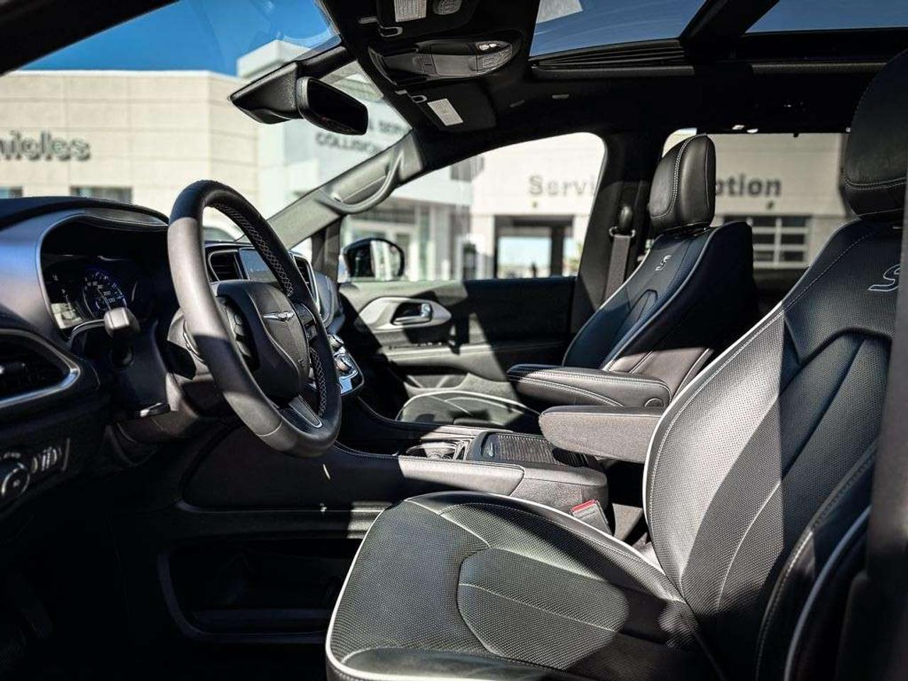 2026 Chrysler Pacifica Limited   S APPEARANCE   SUNROOF   HEATED/VENTILATED LEATHER   360° CAMERA   NAVIGATION Photo