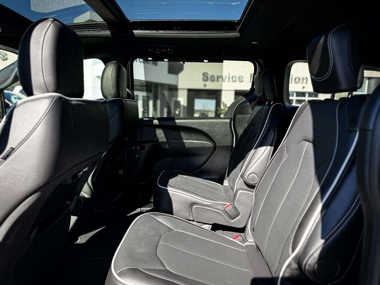 2026 Chrysler Pacifica Limited   S APPEARANCE   SUNROOF   HEATED/VENTILATED LEATHER   360° CAMERA   NAVIGATION Photo