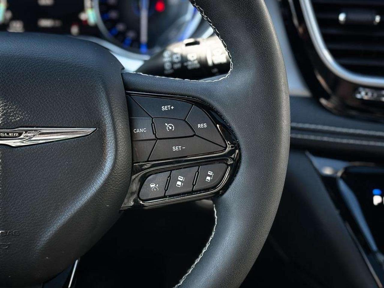 2026 Chrysler Pacifica Limited   S APPEARANCE   SUNROOF   HEATED/VENTILATED LEATHER   360° CAMERA   NAVIGATION Photo