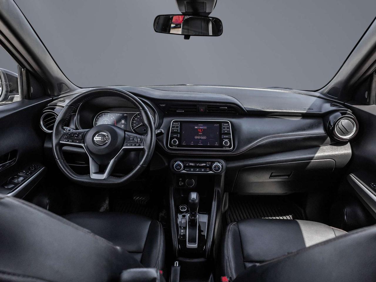 2020 Nissan Kicks SR   CarPlay   Backup Camera   Blind Spot Photo