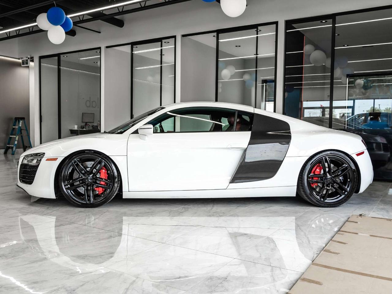 2015 Audi R8 2dr Coupe Auto V8 Quattro   AWD   Well Maintained Photo2