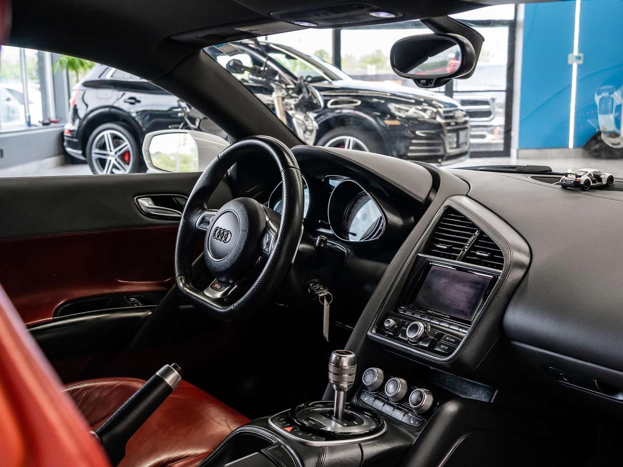 2015 Audi R8 2dr Coupe Auto V8 Quattro   AWD   Well Maintained Photo